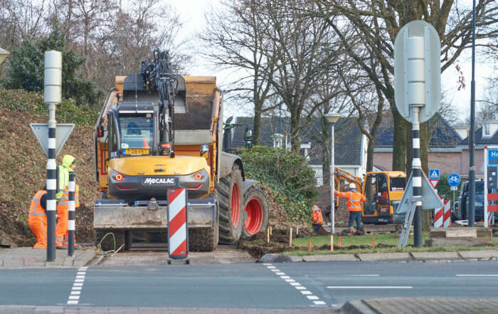 Carnavalsoptocht geopende kruising
