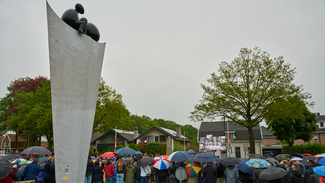 Dodenherdenking Hoogland drukte op rotonde