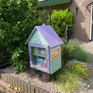 Minibieb Kloosterlaan 24 sqr Minibieb Kloosterlaan 24 sqr
