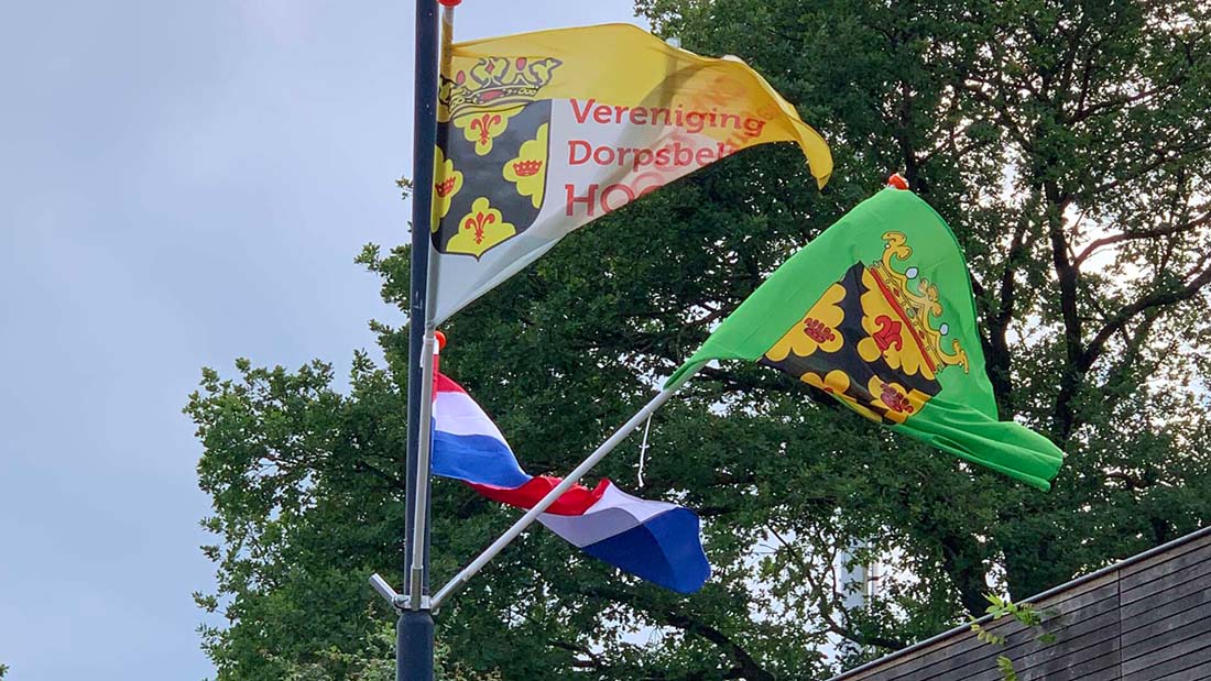 Vlaggenparade Hoogland