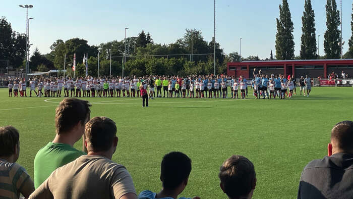Benefietwedstrijd v.v. Hoogland tegen Creators FC