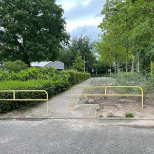Sportlaan doorsteek naar parkeerplaats