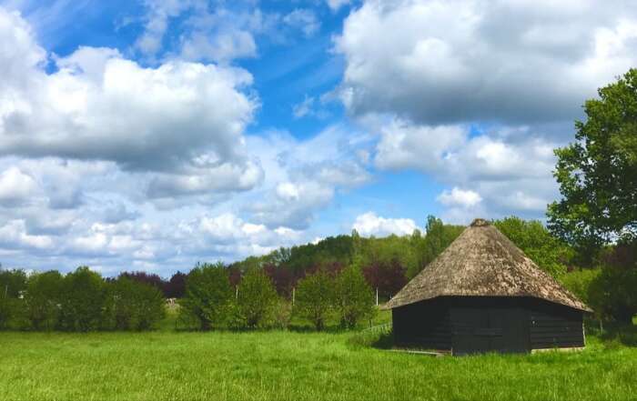 Hoogland-Oost Schaapskooi met Hollandse wolkenlucht