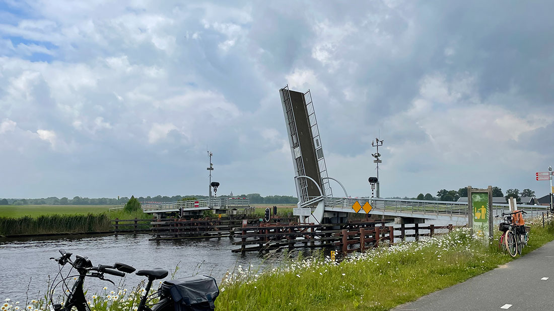 Malebrug weer in gebruik - fietsbrug over de Eem