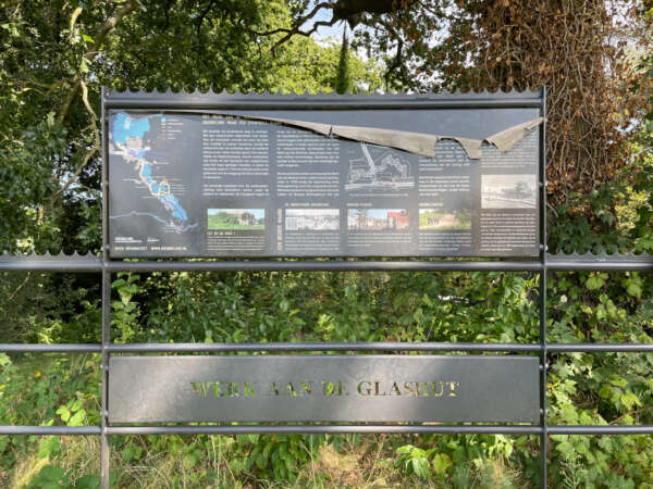 Informatiebord Werk aan de glashut in verborgen zone Hoogland