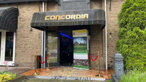 Kort Hooglands nieuws (augustus #2) - Ingang zalencentrum Concordia