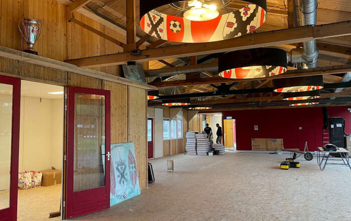 Tijdelijke kantine voor v.v. Hoogland binnenkort open