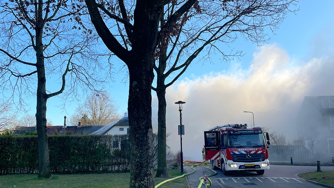 Brand met brandweerwagen bij Gloeiende Gerrit