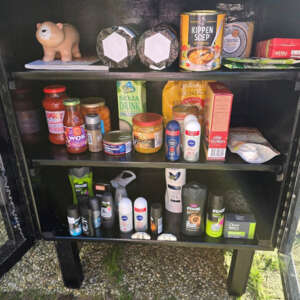 Kort Hooglands nieuws weggeefkastje