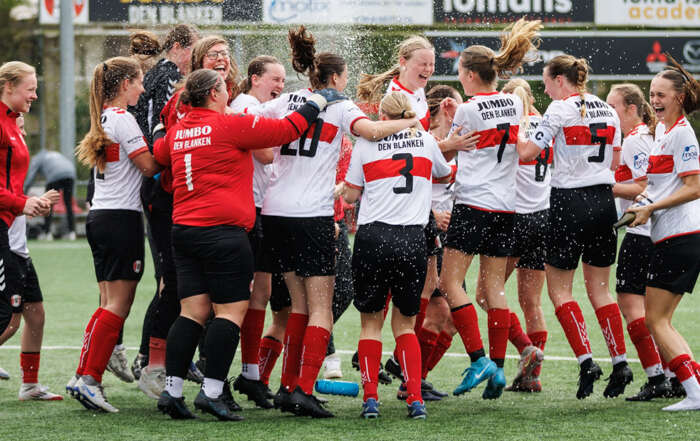 Hooglandse voetbalvrouwen naar hoofdklasse