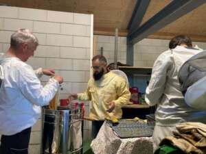 Kort Hooglands nieuws eerste honing getapt