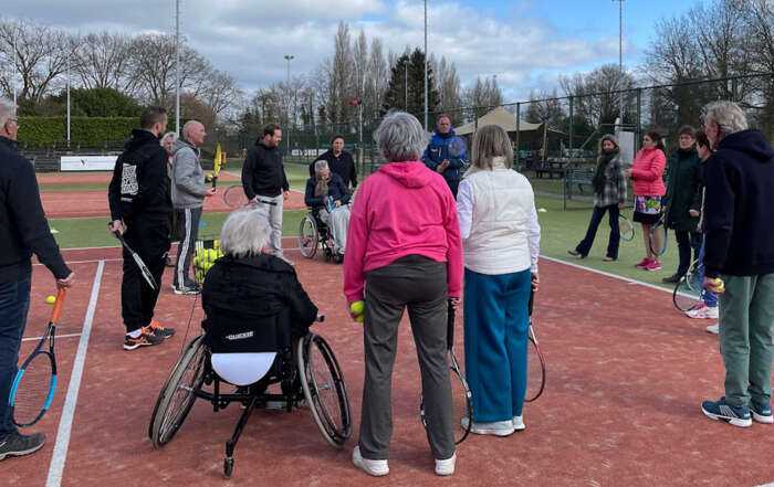 Rolstoelen voor Tennisclub Hoogland