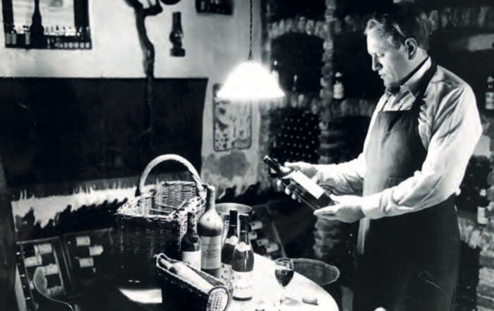 Rob-Verbeek-in-zijn-proeflokaal-1975