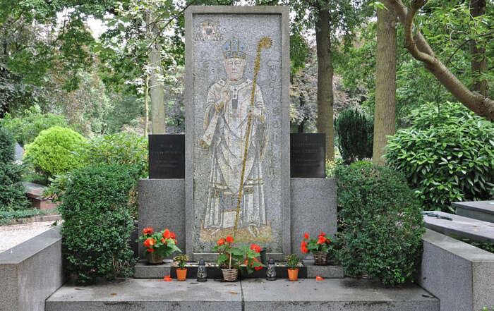 Grafmonument aartsbisschop Hendrik van de Wetering