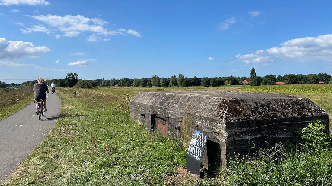 Informatiebord bij bunker Bos aan de Eem