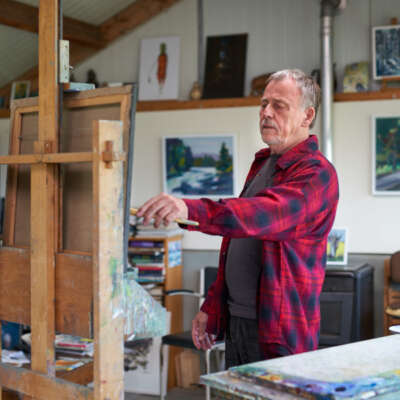 Schilder Reinier Kamphuis aan het werk