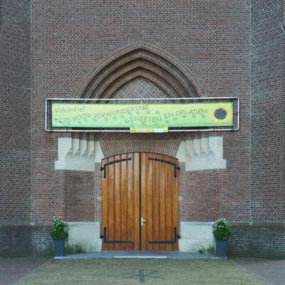 Sint Martinuskerk Hoogland detail voorzijde