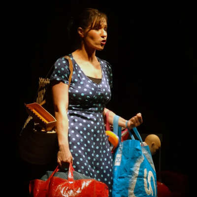 De Bietenbrug vrouw met boodschappentassen