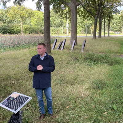 Wethouder Dijksterhuis in verborgen zone met tankversperring