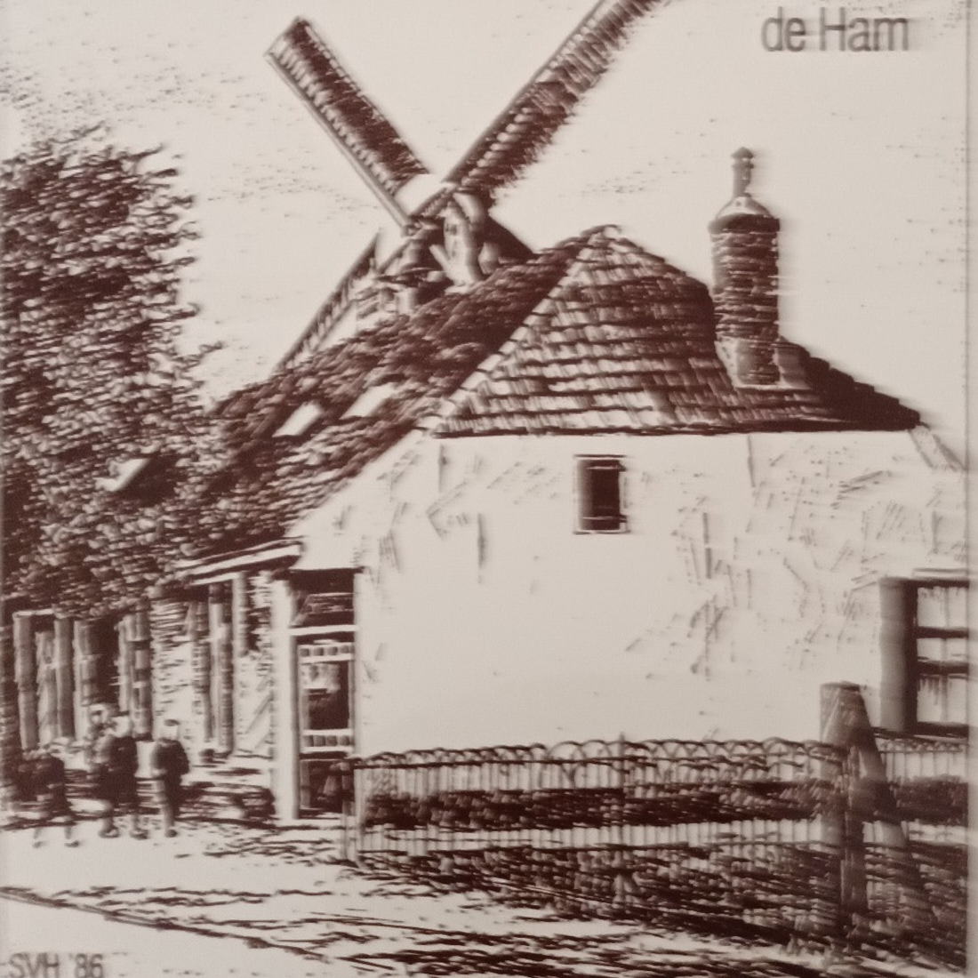 1986: De Ham, de kruidenierswinkel van Gradus Pommer op de hoek van de latere Komhoeklaan 1986: De Ham, de kruidenierswinkel van Gradus Pommer op de hoek van de latere Komhoeklaan