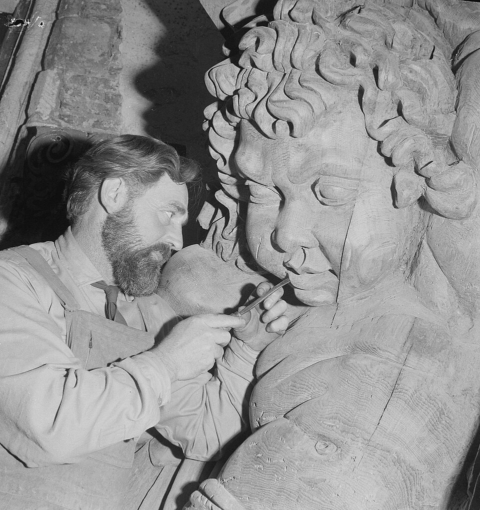 Maarten Mooij aan het werk in 1964 (Wikipedia)