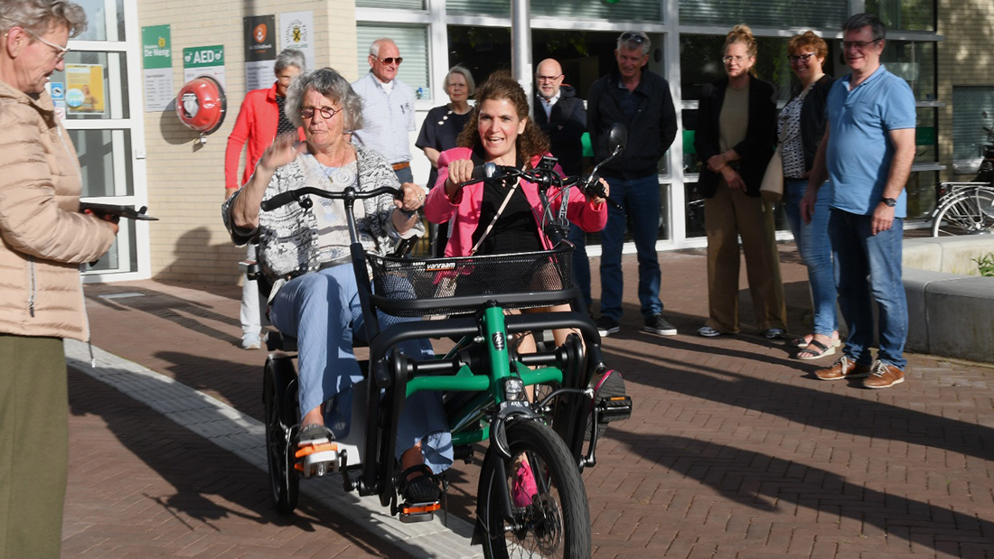 Micheline Paffen op duofiets