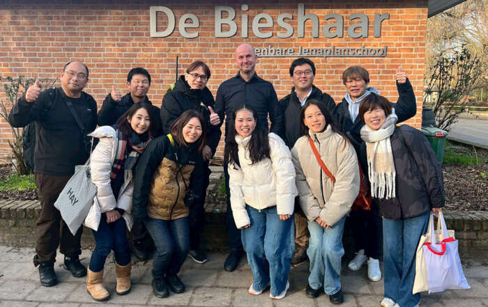Japanse onderwijsdelegatie bij De Bieshaar
