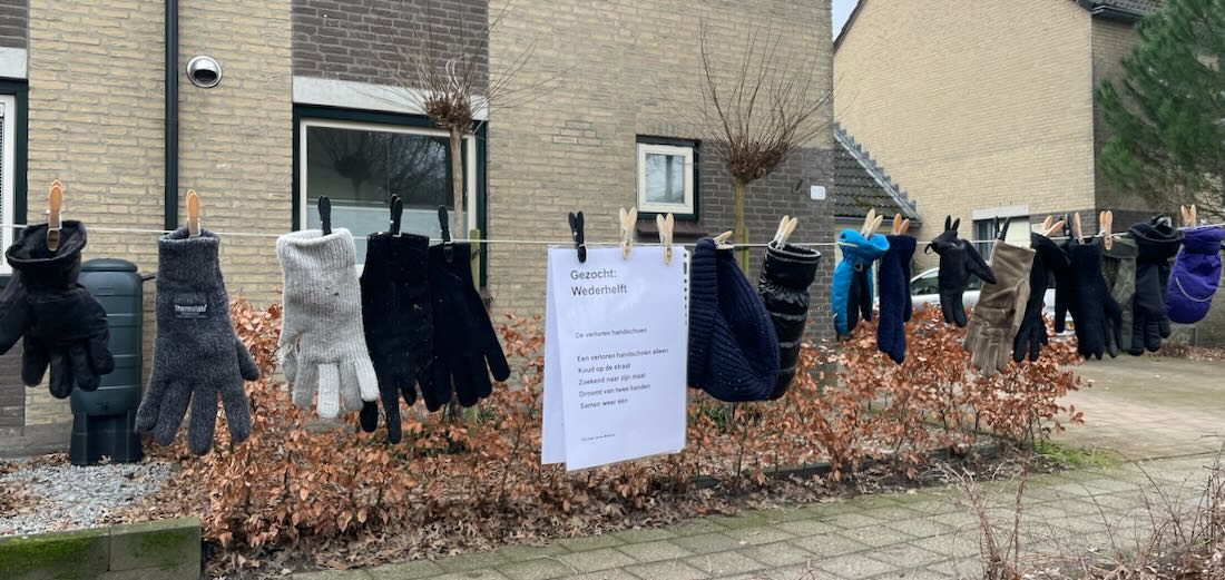 Verloren handschoenen aan lijn
