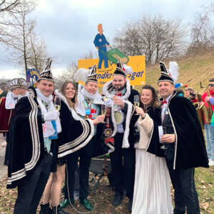 Zandkruuers heffen het glas