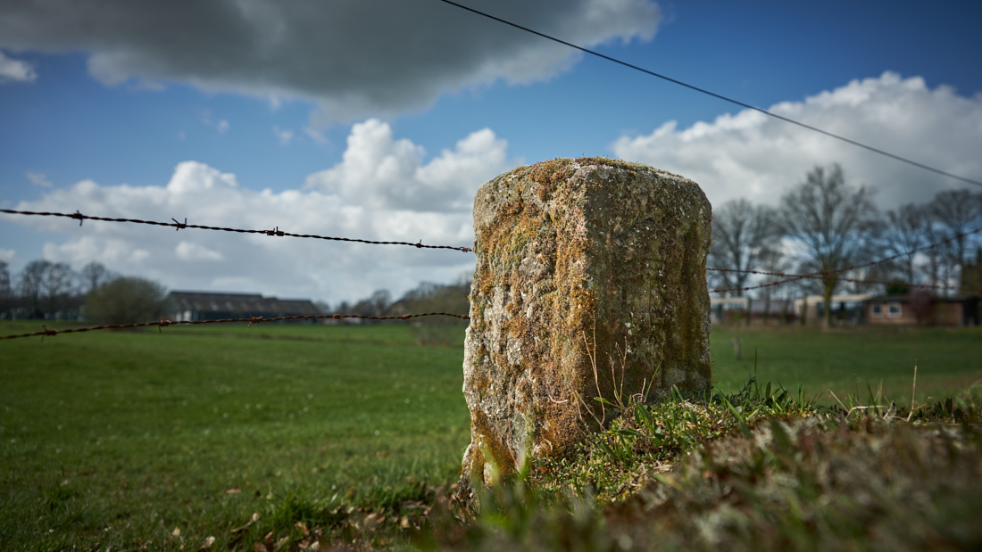 Mussert-paal langs Hamseweg in Hoogland