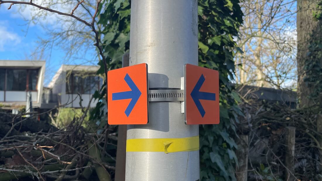 Oranjebordjes voor wandelroutes
