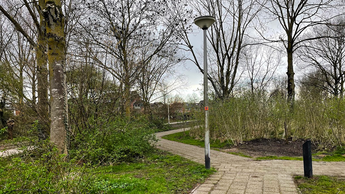 Start op het wandelpad vanaf de Tolick langs het grasveldje _voetbalveldje naar de Bieshaarlaan