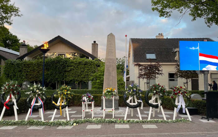 Herdenking oorlogsslachtoffers Gedenknaald Hoogland