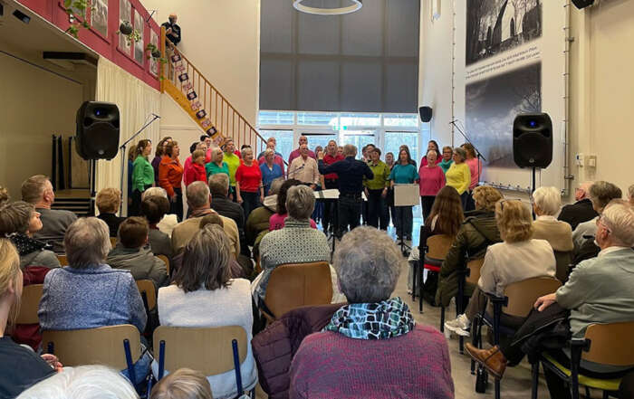 Gluren bij de Buren