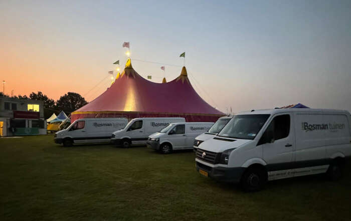 Bosman Tuinen wagenpark voor tent Dorpsfeest